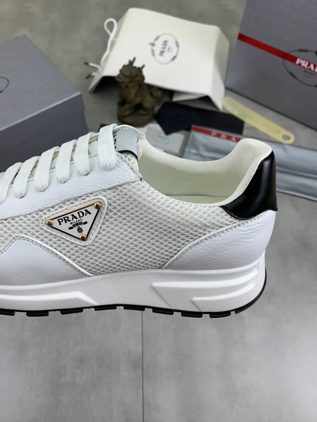 Men's shoes 💰P560💰[New style] popular models are on the official website, 🆘 Trendy brand (Prada) mainly promotes popular models, avant-garde and versatile fashion men's shoes private version mold opening, cowhide surface splicing 1:1.. Fashionable and simple, original imported cowhide lining cowhide feet; the atmosphere and personality are more fashionable, eye-catching and pursuing class. It will subvert the old idea and be a must-have for fashionistas with you! Must keep it for yourself! Tall and comfortable, large and low, high-end quality workmanship. Number of yards: 38-45 4️⃣optional.